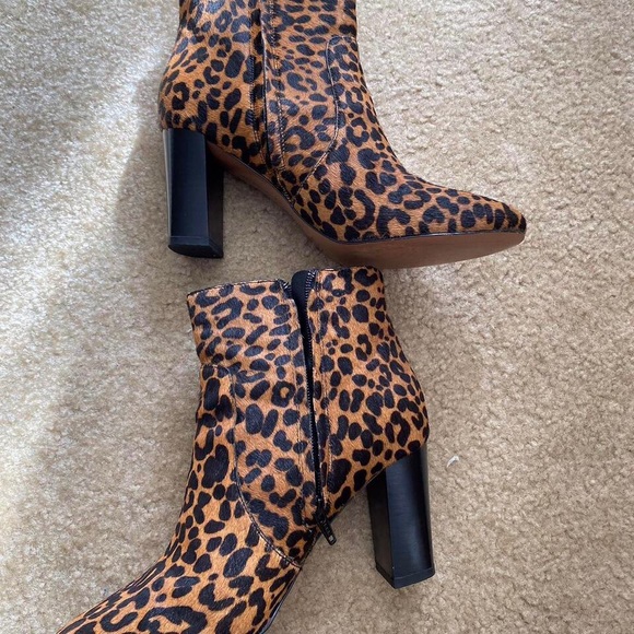 Banana Republic Shoes - Banana republic women’s heels size 9. Almost new.